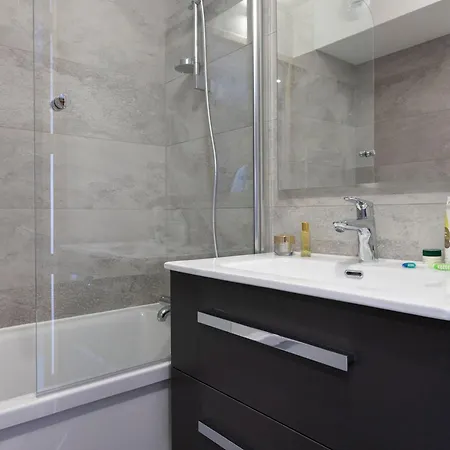 Appartement Rénové Pour 5 Pers, Balcon, Wifi - Fr-1-346-367